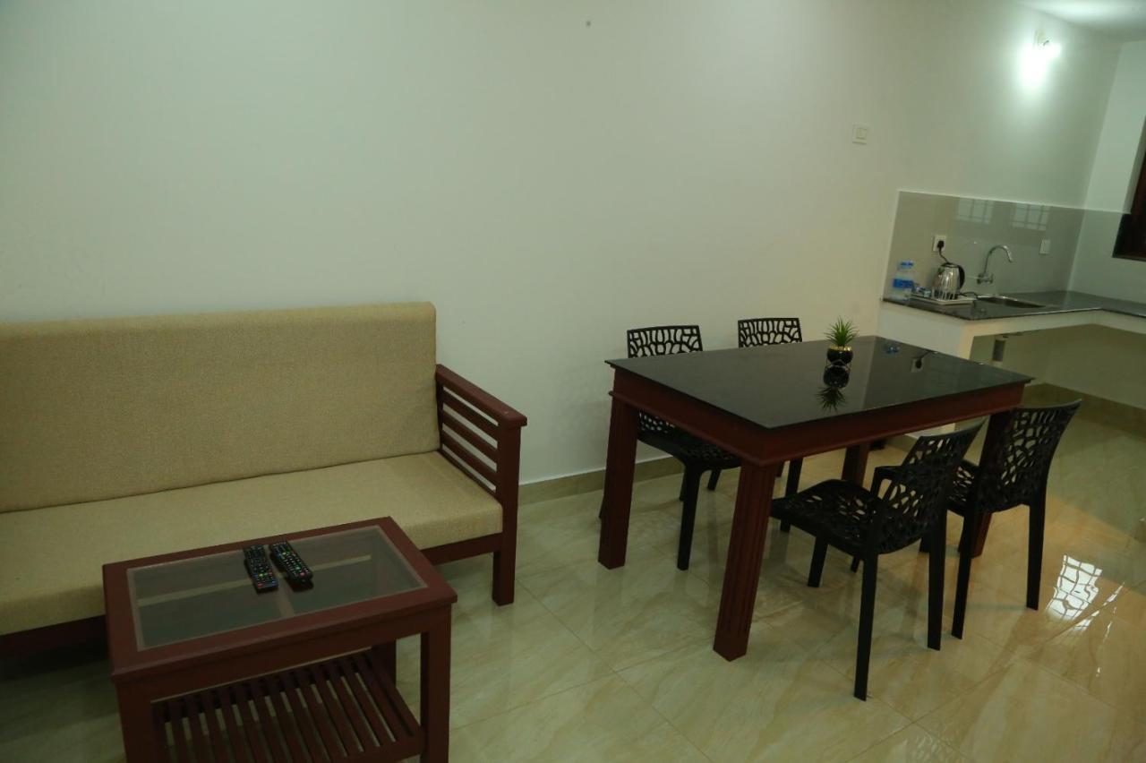 Grace Mary Residency Hotel Nedumbassery Kültér fotó